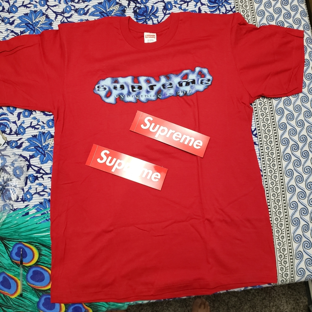 Brand new supreme t-shirt